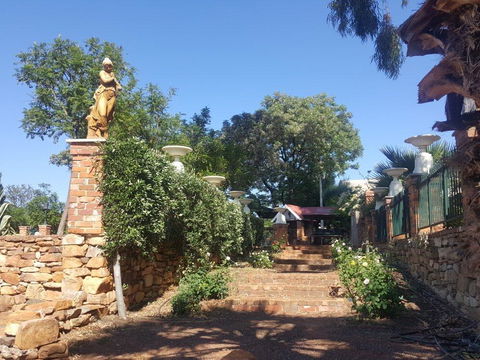 Faversham House - Accommodation Rockhampton 1