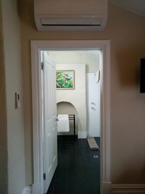 Faversham House - Accommodation Rockhampton 3