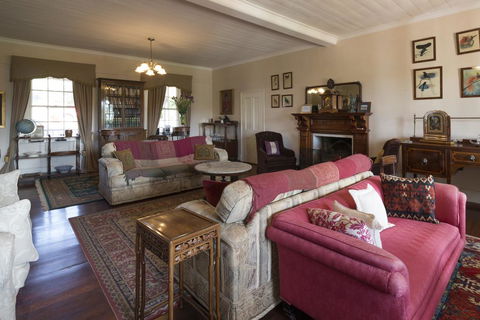 Faversham House - Accommodation Rockhampton 0
