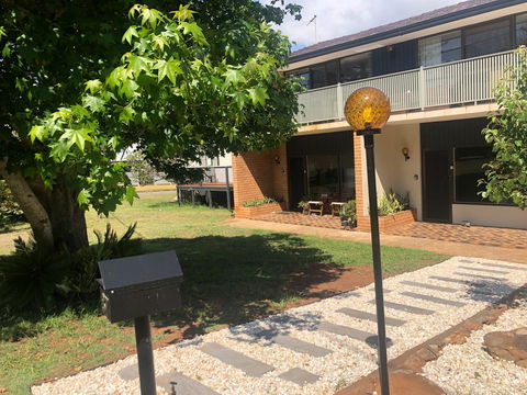 Fi's Beach House - Accommodation Rockhampton 2