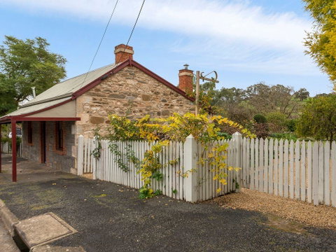 Fig Tree Cottage - Accommodation Rockhampton 0