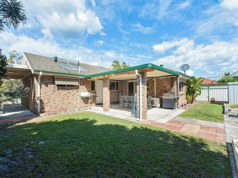 Fingal Waves @ Fingal Bay NSW - Accommodation Rockhampton 0