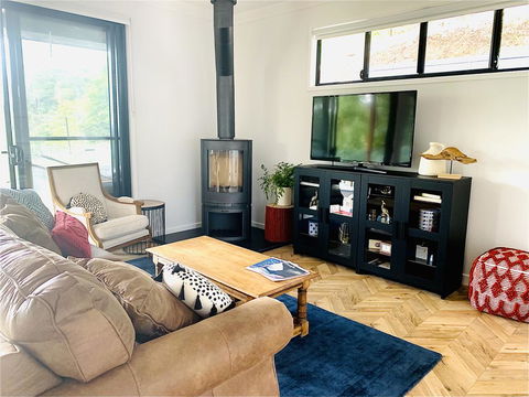 Fletchers Ridge Brand New Luxury Guest House - Accommodation Rockhampton 2