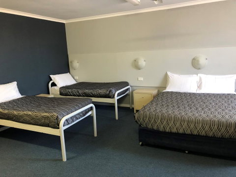 Flinders Motel - Accommodation Rockhampton 2