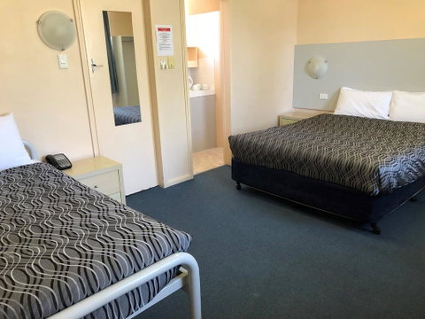 Flinders Motel - Accommodation Rockhampton 3