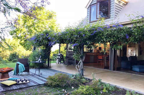 French Cottage & Loft - Accommodation Rockhampton 2