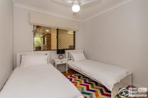 Freshly Revovated Dog Friendly House Walking Distance To Waterfront! - Accommodation Rockhampton 3