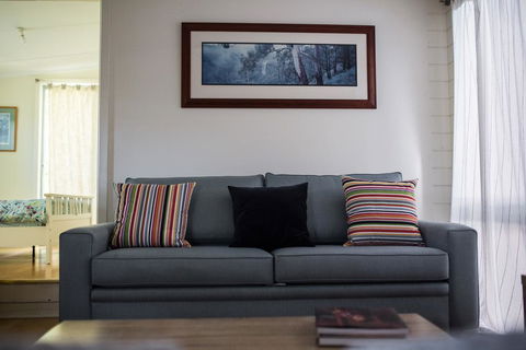 Funky Flat On Acreage - Accommodation Rockhampton 1