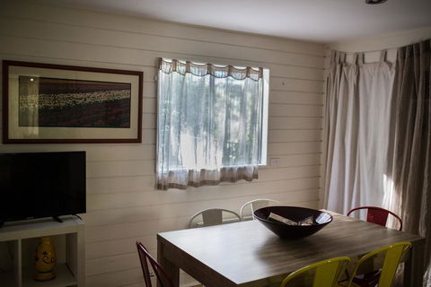 Funky Flat On Acreage - Accommodation Rockhampton 2