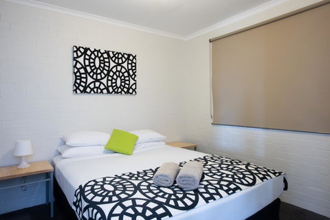 Geraldton's Ocean West Holiday Units & Short Stay Accommodation - Accommodation Rockhampton 0