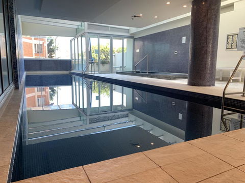 GLENELG Five Stars - Accommodation Rockhampton 3