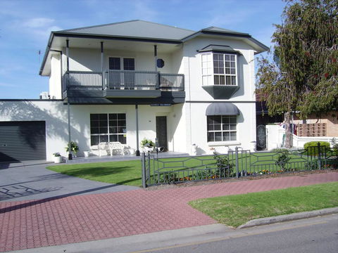 Glenelg Sea-Breeze - Accommodation Rockhampton 3
