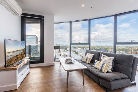 Golden Box Hill Apartment - Accommodation Rockhampton 0