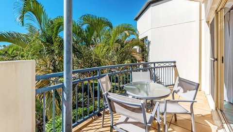 Golden Riviera Absolute Beachfront Resort - Accommodation Rockhampton 2