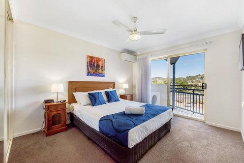 Golden Riviera Absolute Beachfront Resort - Accommodation Rockhampton 3