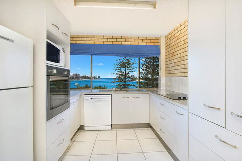 Golden Shores U8, 21 Landsborough Parade - Accommodation Rockhampton 3