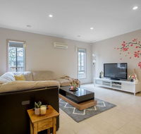 Gorgeous 4BR home in Point Cook - Accommodation Rockhampton
