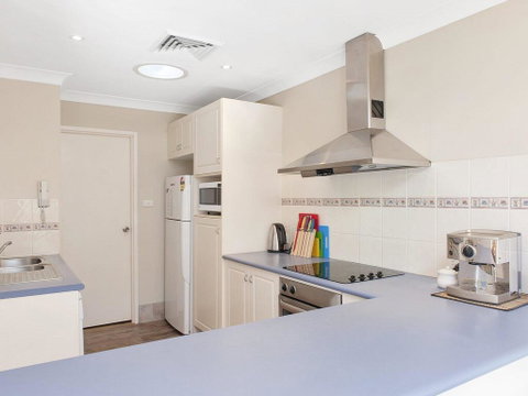 Gowrie Ave, Bay Parklands, Unit 49, 2, Grevillia - Accommodation Rockhampton 1