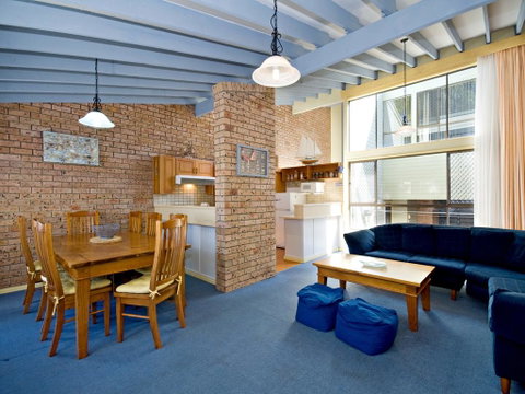 Gowrie Avenue, Bay Parklands, Townhouse 04, 2 - Accommodation Rockhampton 0
