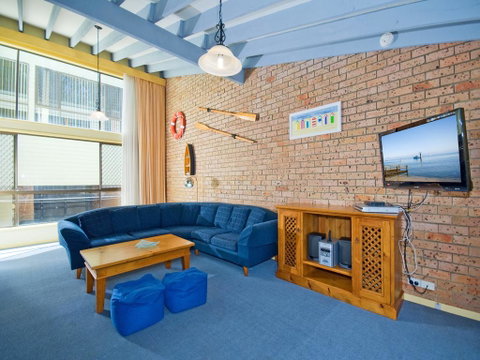 Gowrie Avenue, Bay Parklands, Townhouse 04, 2 - Accommodation Rockhampton 1