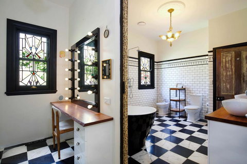 Grand Canyon Chalet - Accommodation Rockhampton 3