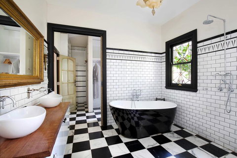 Grand Canyon Chalet - Accommodation Rockhampton 1