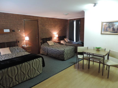 Greenacres Motel - Accommodation Rockhampton 2