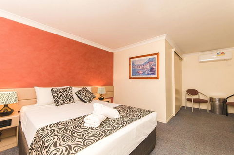 Hampton Villa Motel - Accommodation Rockhampton 0