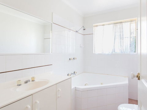 Haven Waters 6 - Accommodation Rockhampton 2