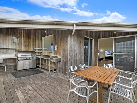 HEARN'S BEACH HOUSE - Accommodation Rockhampton 1