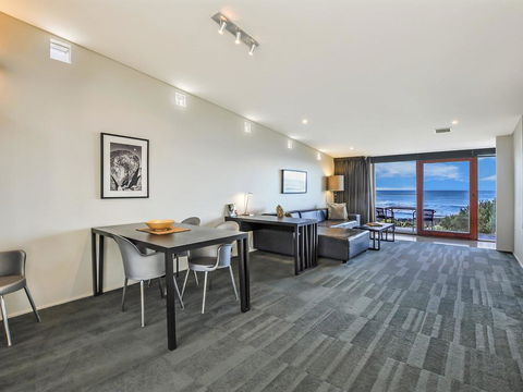 HEARN'S BEACHSIDE VILLA 2 - Accommodation Rockhampton 2