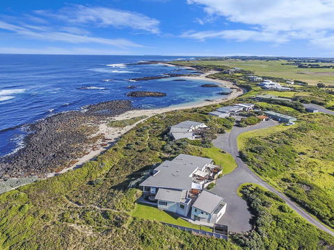 HEARN'S BEACHSIDE VILLA 2 - Accommodation Rockhampton 3