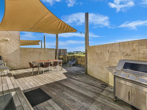 HEARN'S BEACHSIDE VILLA 9 - Accommodation Rockhampton 1