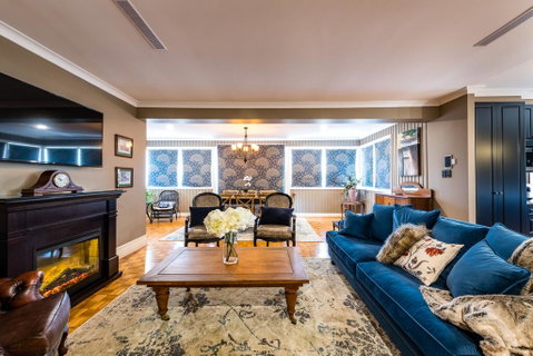 Hedge House - Luxury, Space, Style, Great Location - Accommodation Rockhampton 1