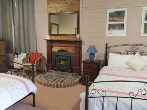 Henry's Cottage - Accommodation Rockhampton 3