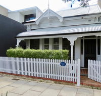 Heritage Luxury 3BR Cottage on Halifax - Accommodation Rockhampton