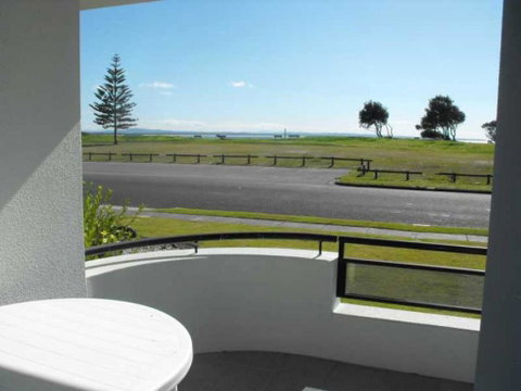 Hi Surf Unit 2, 92 Head Street, Forster - Accommodation Rockhampton 0