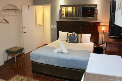 Hideaway Noosa Men Only Beach Resort - Accommodation Rockhampton 3