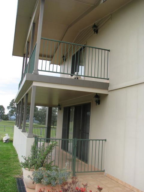 Hill Top Villas - Accommodation Rockhampton 3