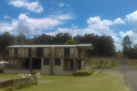 Hill Top Villas - Accommodation Rockhampton 1