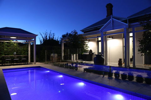 Hollidge House 5 Star Luxury Apartments - Accommodation Rockhampton 0