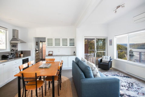 Home On The Water 21 Evans St Lake Conjola - Accommodation Rockhampton 1