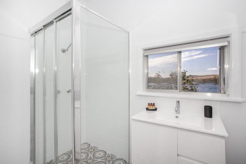 Home On The Water 21 Evans St Lake Conjola - Accommodation Rockhampton 2
