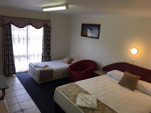 Homestead Motel - Accommodation Rockhampton 3