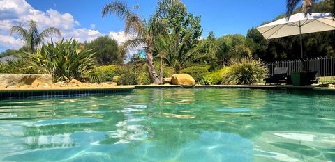 Island Cove Villas - Accommodation Rockhampton 0