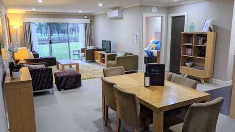 Jewel In The Crowne - Accommodation Rockhampton 0