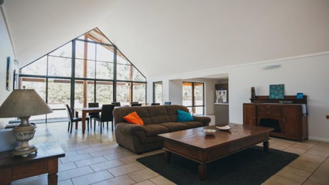 Kangaroo Retreat - Accommodation Rockhampton 0