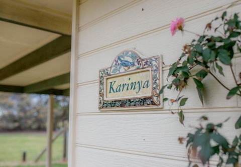 Karinya Cottage - Pet Friendly Country Retreat - Accommodation Rockhampton 3