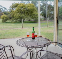 Karinya Cottage - Pet friendly country retreat - Accommodation Rockhampton