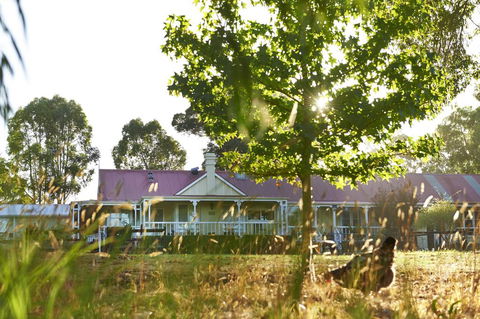 Karri House. Eat - Stay - Love - Accommodation Rockhampton 0